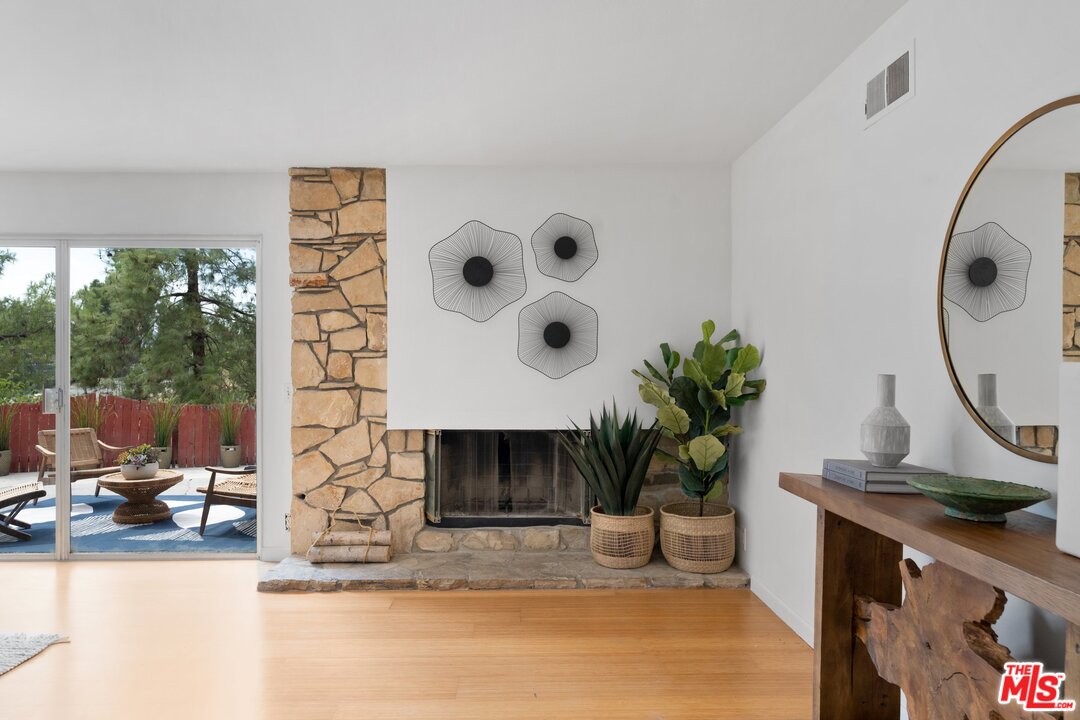19111 Derwent Place Porter Ranch, CA 91326 - Photo 6 of 31 Gallery Image 6