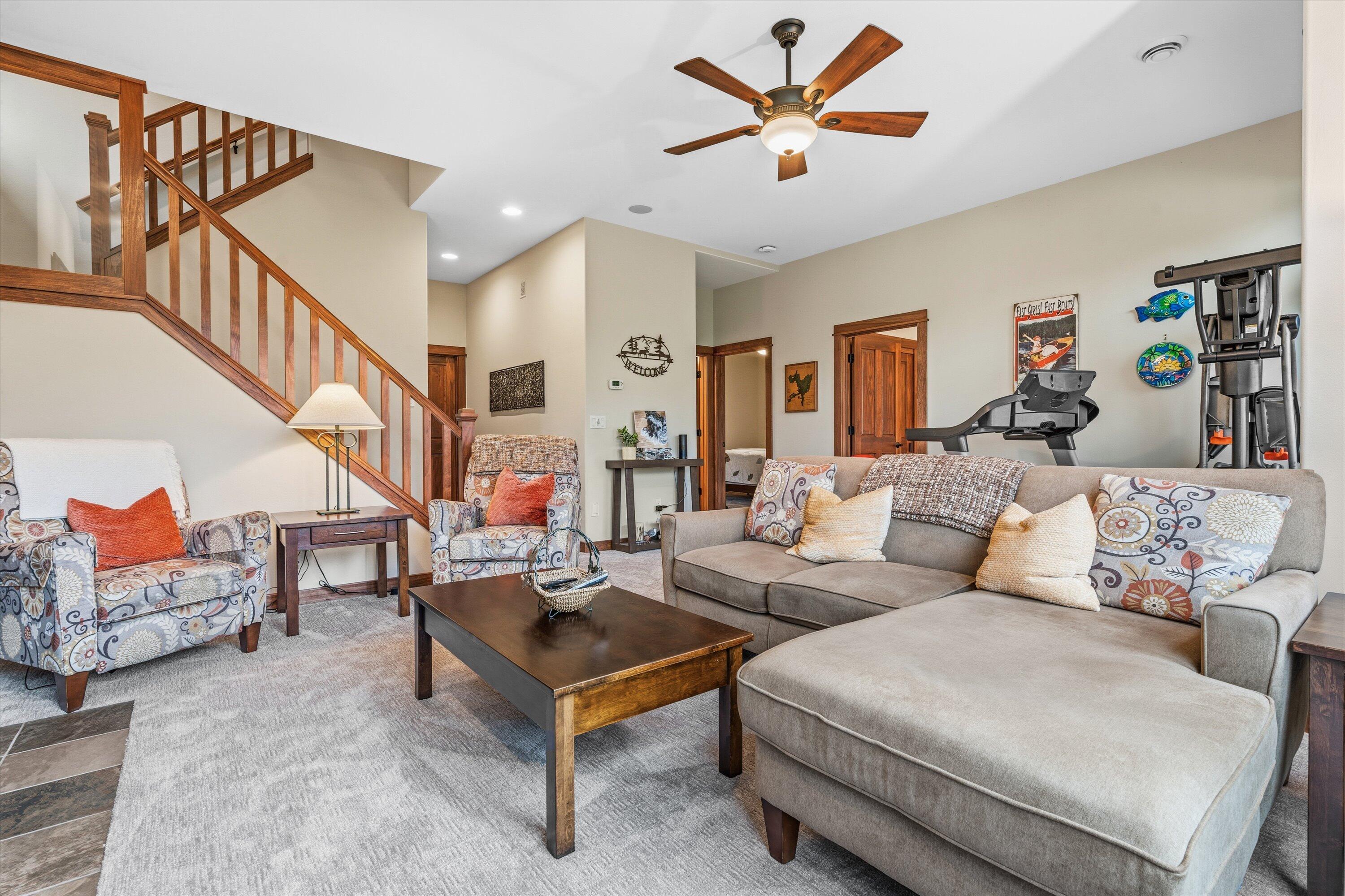 N53-w34257 Rd Q Okauchee, WI 53069 - Photo 21 of 35 21 Cozy Family Room