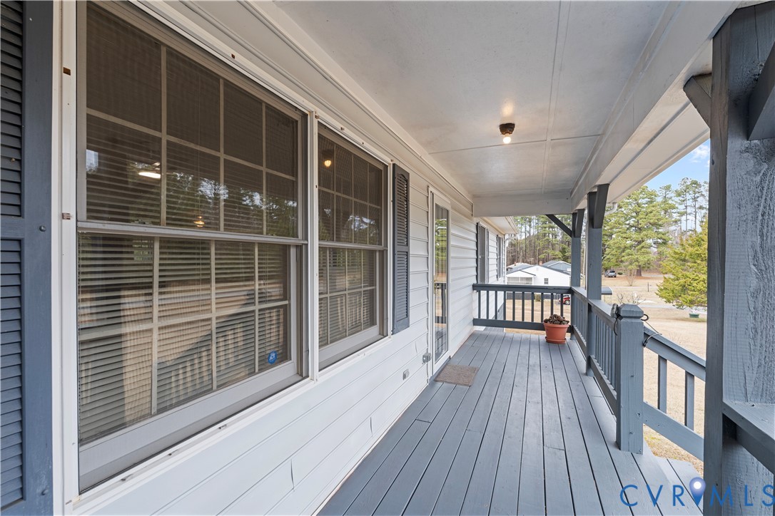 927 East Courthouse Road Blackstone, VA 23824 - Photo 20 of 23 View of front porch