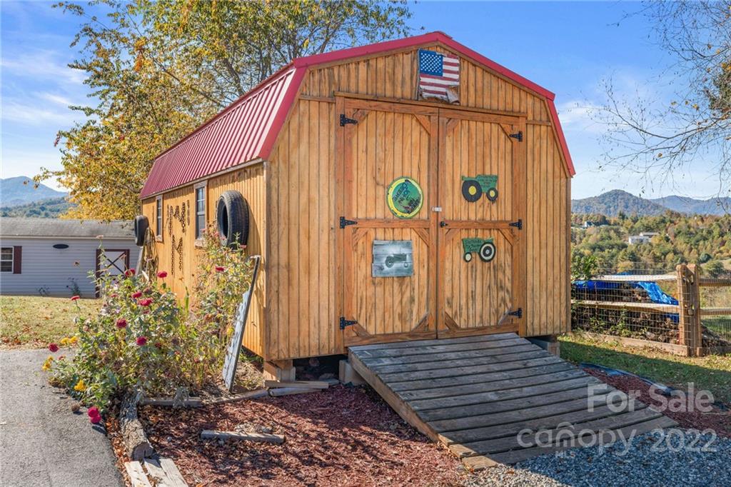 152 Gibbs Road Leicester, NC 28748 - Photo 43 of 48 Gallery Image 43