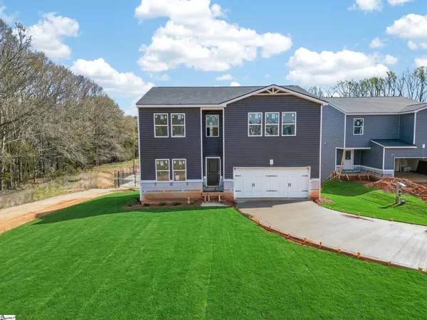 $395,990 | 101 Spg Knl Way, Fountain Inn, SC 29644