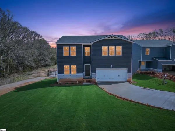 $395,990 | 101 Spg Knl Way, Fountain Inn, SC 29644