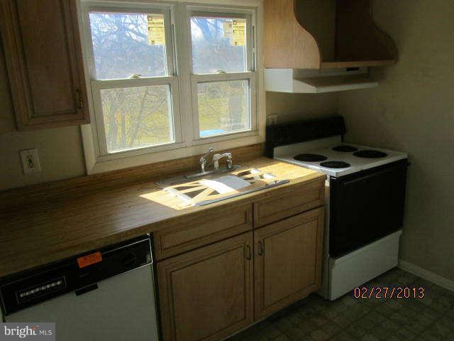 5519 Radecke Avenue Baltimore, MD 21206 - Photo 9 of 16 APT 2 KITCHEN