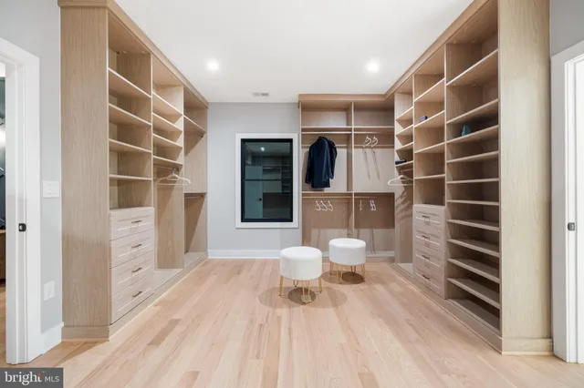 $3,499,999 | 1052 Balls Hill Road, McLean, VA 22101