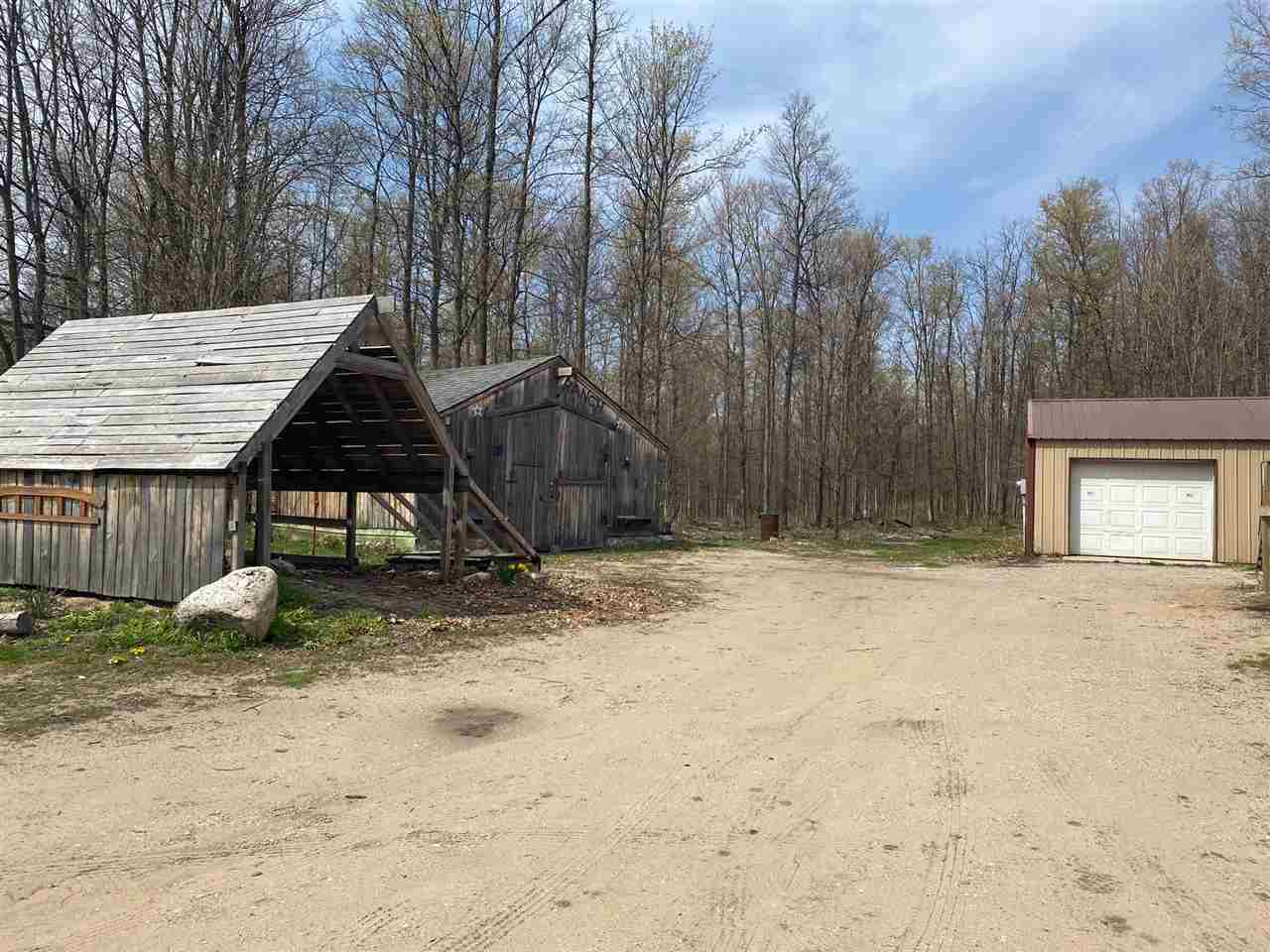 11200 Fewins Road Honor, MI 49640 - Photo 4 of 19 1882978-3.JPG