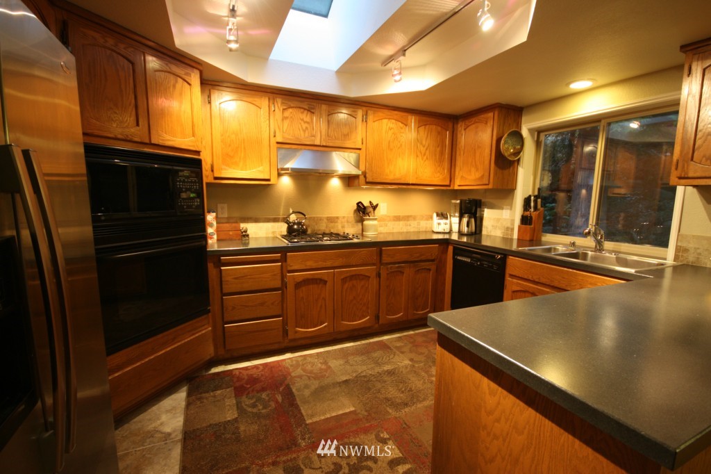 712 Fieldston Road Bellingham, WA 98225 - Photo 9 of 15