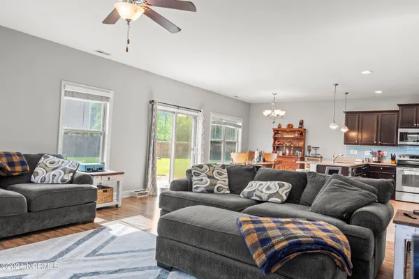 $1,950 | 401 Hope Court, Jacksonville, NC 28540
