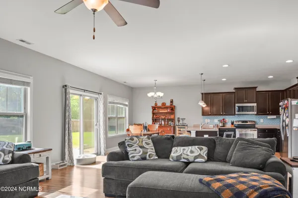 $1,950 | 401 Hope Court, Jacksonville, NC 28540