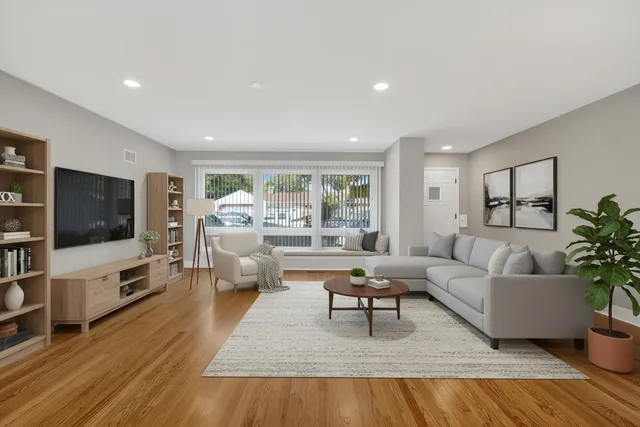 $499,000 | 1900 Manchester Avenue, Westchester, IL 60154