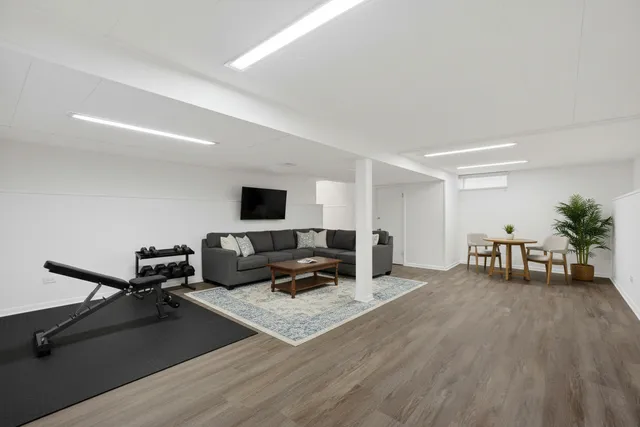 $499,000 | 1900 Manchester Avenue, Westchester, IL 60154