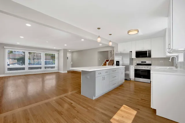 $499,000 | 1900 Manchester Avenue, Westchester, IL 60154