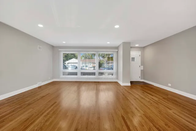 $499,000 | 1900 Manchester Avenue, Westchester, IL 60154