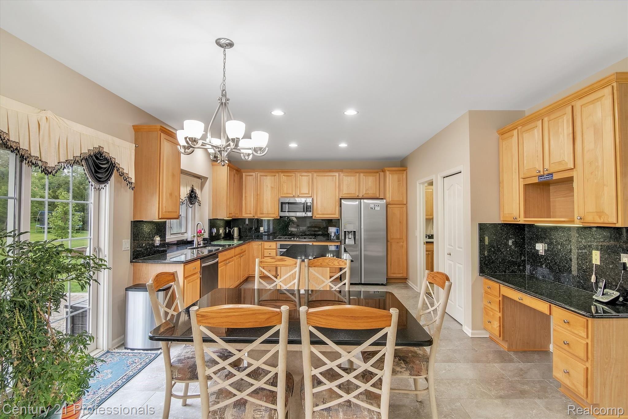 536 Bedlington Drive Rochester, MI 48307 - Photo 17 of 54 18-536 Bedlington Dr-Windowstill Real Estate Photography-19.jpg