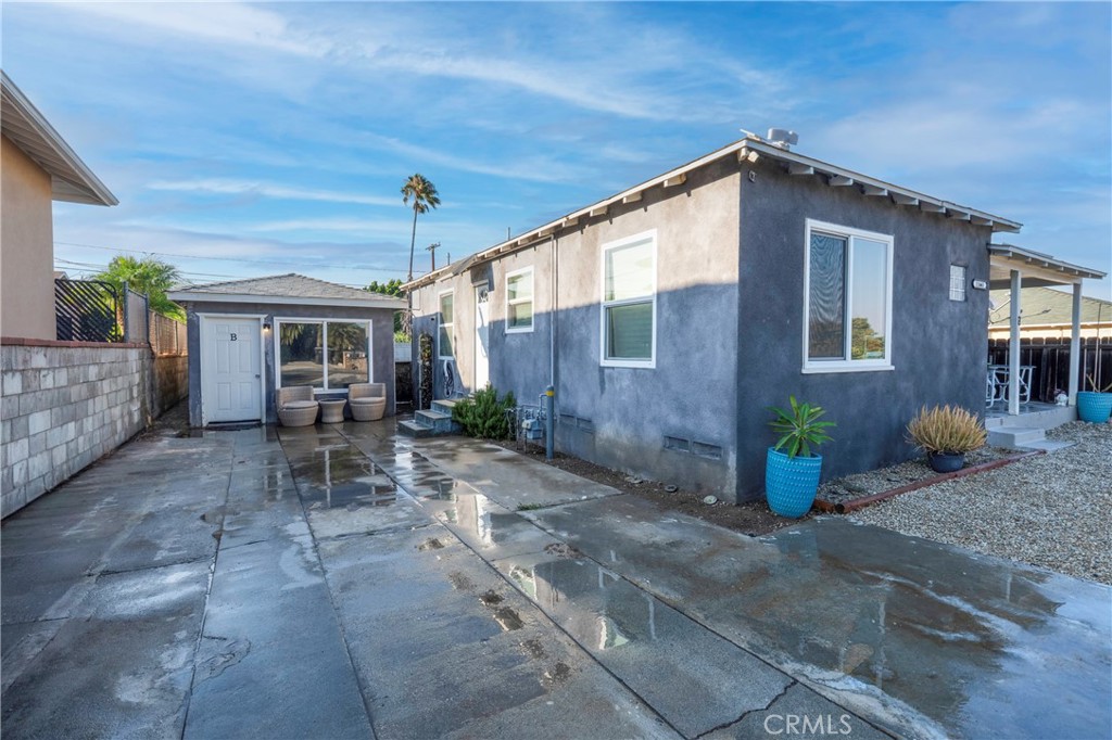 11661 Valverda Avenue Riverside, CA 92505 - Photo 36 of 39 a backyard of a house with outdoor seating