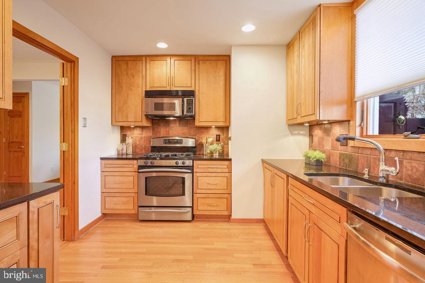 6545 Hitt Avenue McLean, VA 22101 - Photo 11 of 35