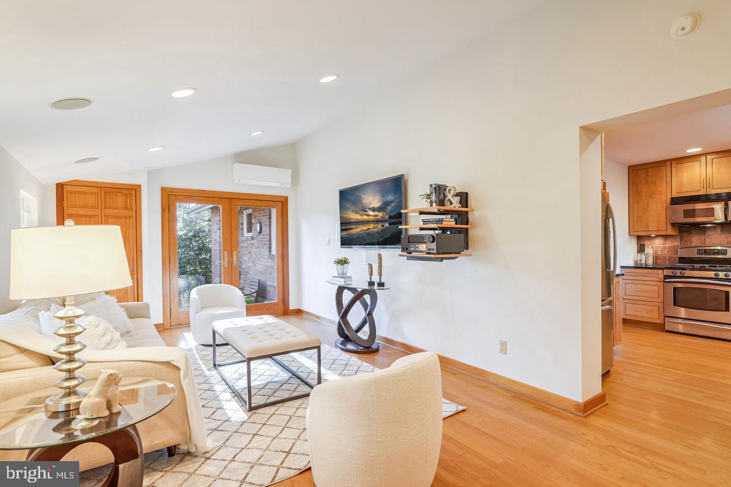 6545 Hitt Avenue McLean, VA 22101 - Photo 6 of 35