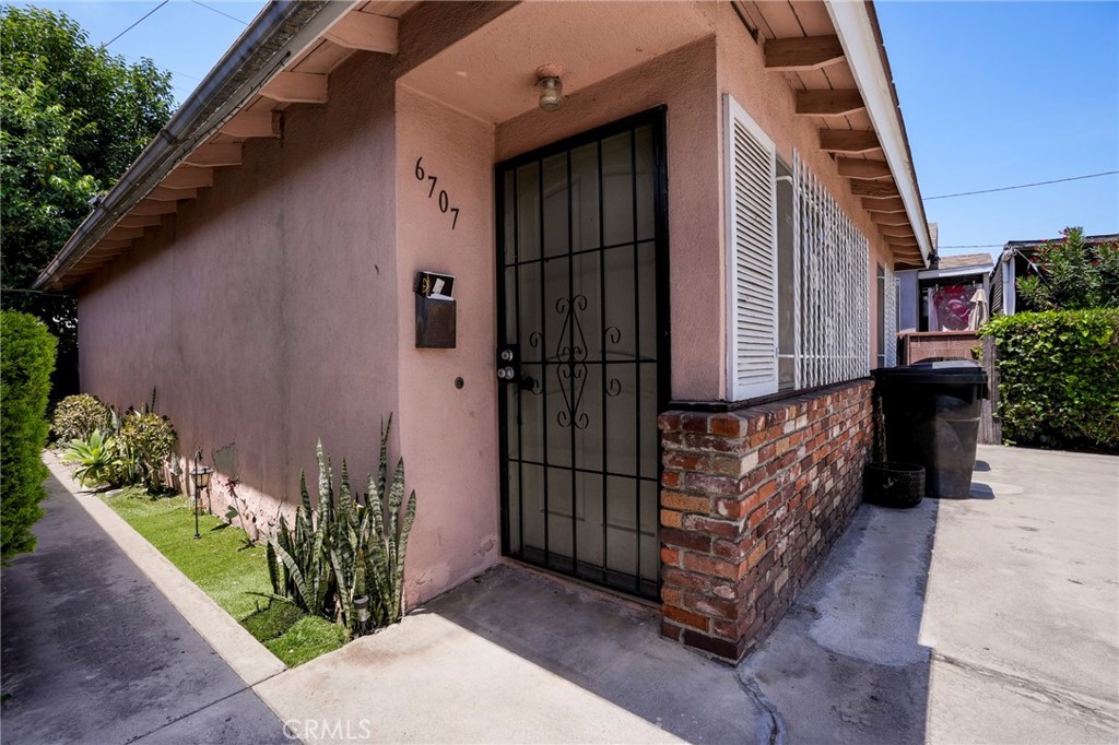 6707 Perry Road Bell Gardens, CA 90201 - Photo 2 of 35