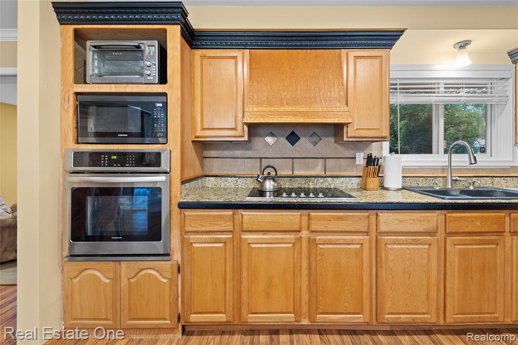 28257 New Castle Road Farmington Hills, MI 48331 - Photo 11 of 32