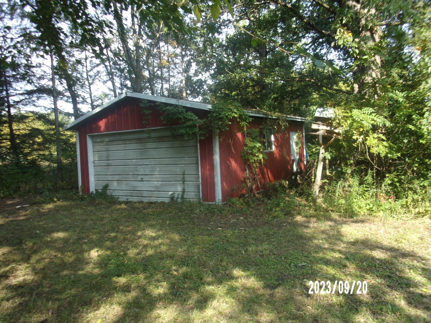2788 East Twp 121 Road Sheldon, IL 60966 - Photo 6 of 12 a backyard of a house with lots of plants and tree