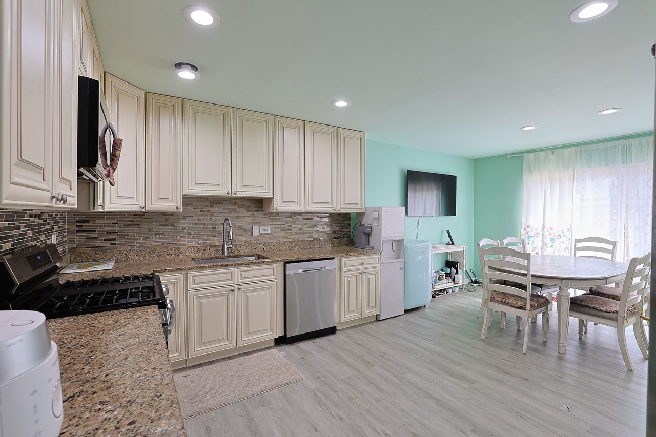 1803 Koehling Road Northbrook, IL 60062 - Photo 6 of 24