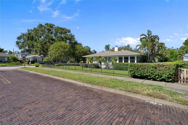 $1,450,000 | 105 17th Avenue Northeast, St. Petersburg, FL 33704