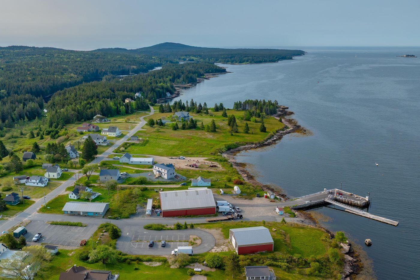 88 Sargent Street Winter Harbor, ME 04693 - Photo 3 of 16 W4-ME2793-03-WHMC-DTP