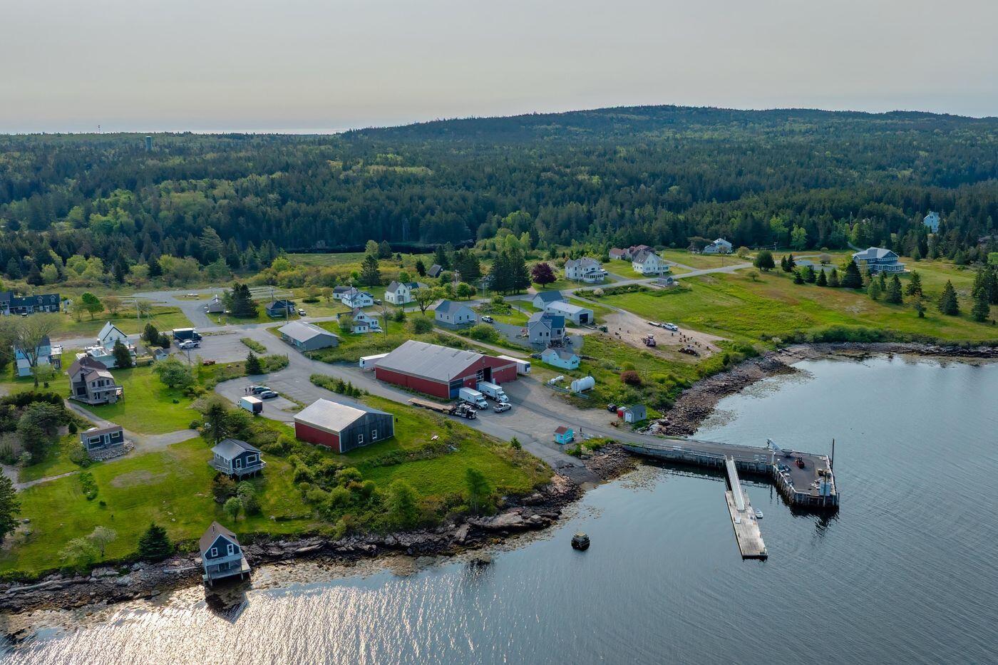 88 Sargent Street Winter Harbor, ME 04693 - Photo 4 of 16 W5-ME2793-04-WHMC-DTP