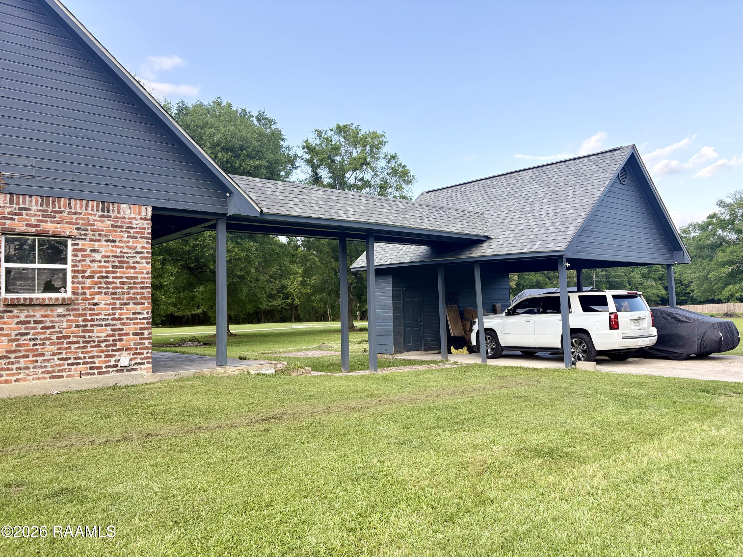 8519 Pettit Road Baker, LA 70714 - Photo 2 of 15 Carport