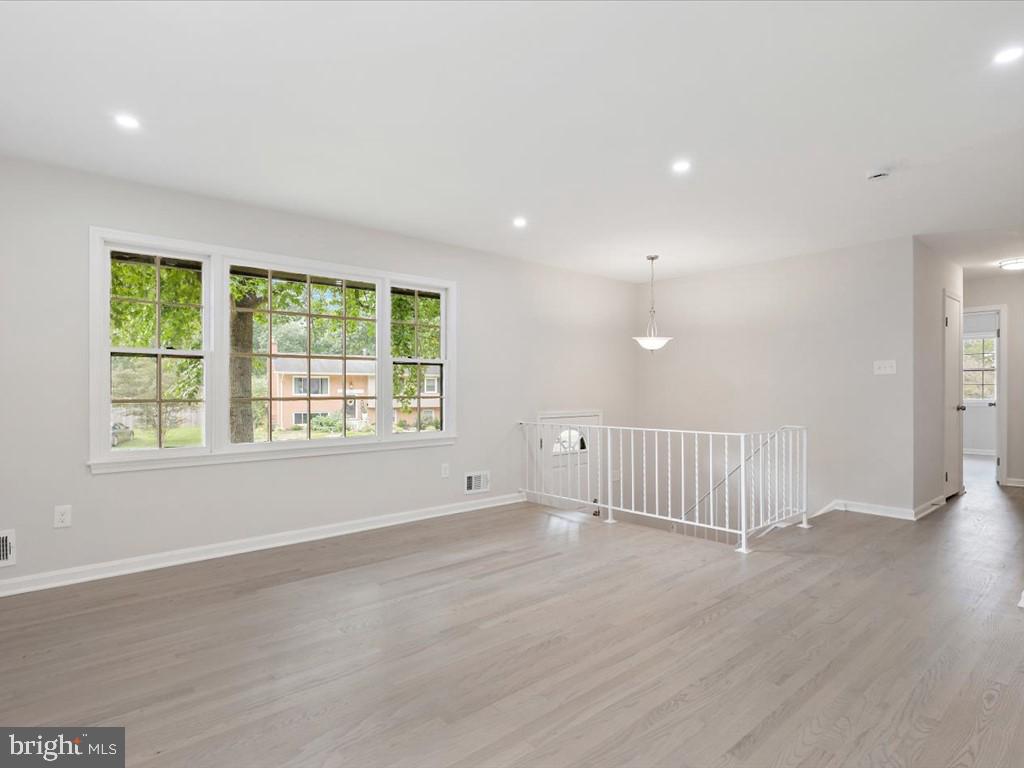 7386 Roxbury Avenue Manassas, VA 20109 - Photo 11 of 39 Gallery Image 11