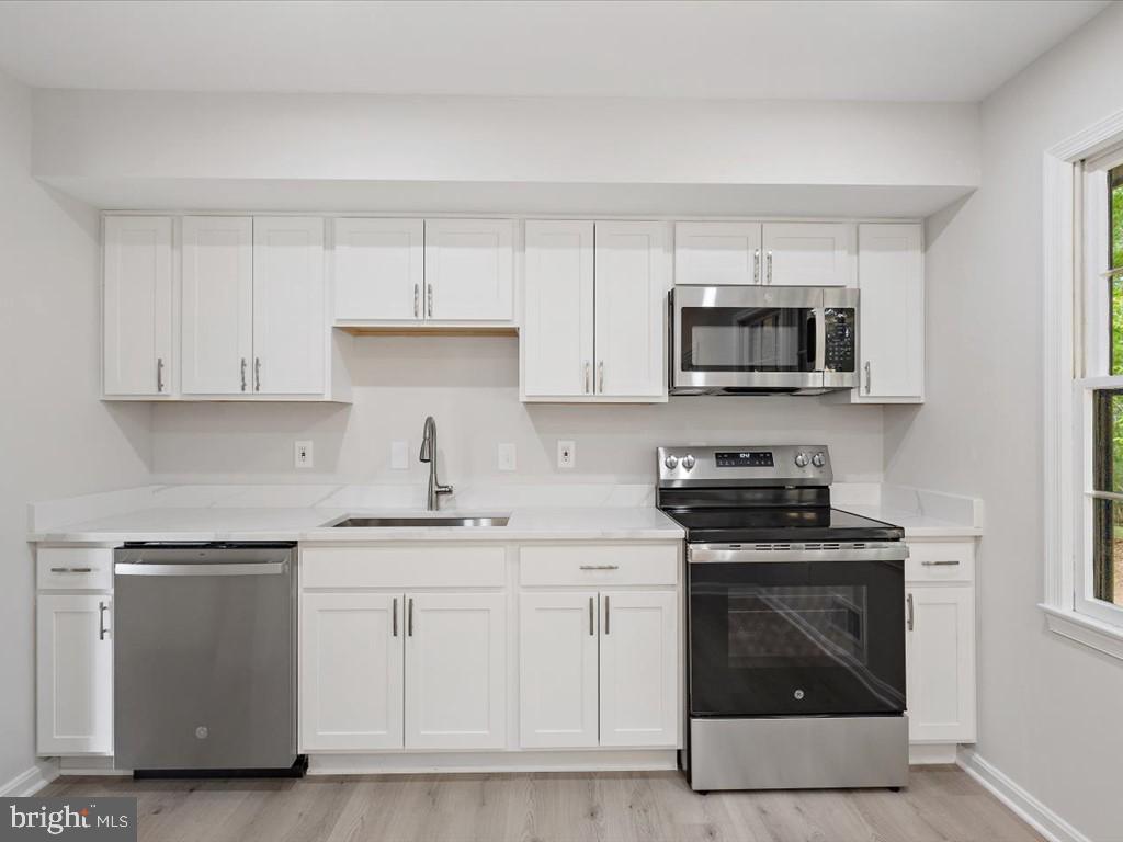 7386 Roxbury Avenue Manassas, VA 20109 - Photo 12 of 39 Gallery Image 12