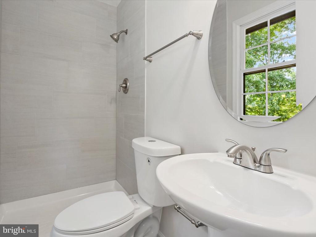 7386 Roxbury Avenue Manassas, VA 20109 - Photo 18 of 39 Gallery Image 18