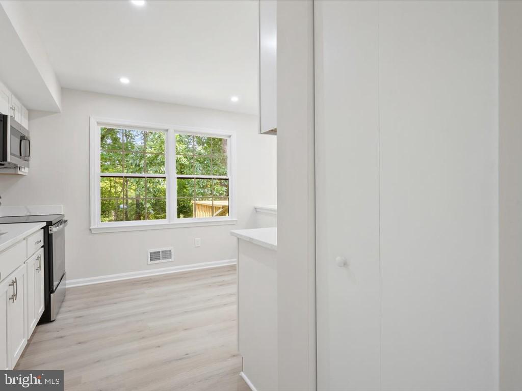 7386 Roxbury Avenue Manassas, VA 20109 - Photo 24 of 39 Gallery Image 24