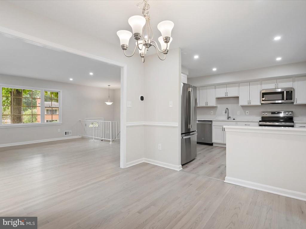 7386 Roxbury Avenue Manassas, VA 20109 - Photo 7 of 39 Gallery Image 7