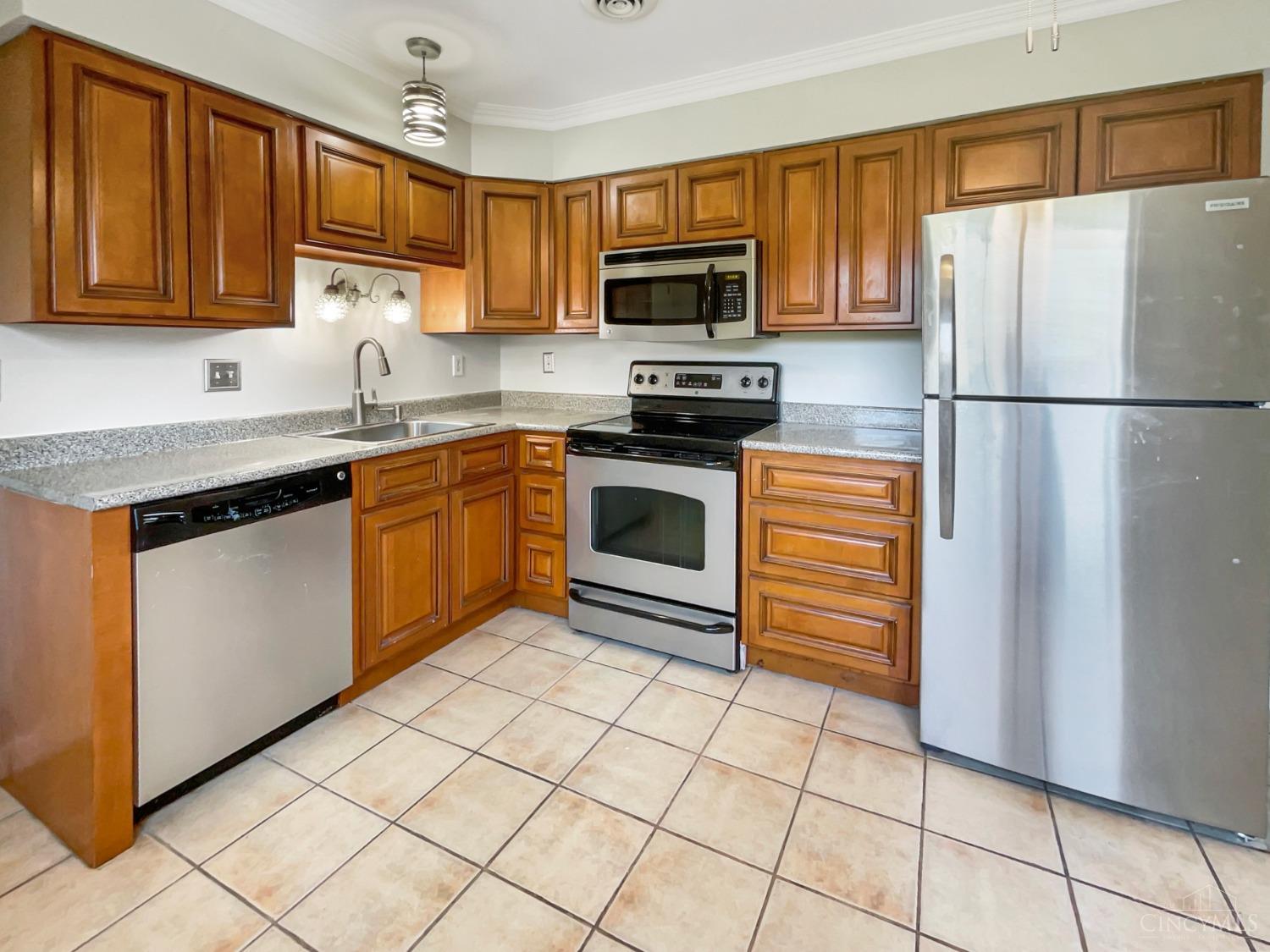1318 Randomhill Road Cincinnati, OH 45231 - Photo 6 of 24 Gallery Image 6