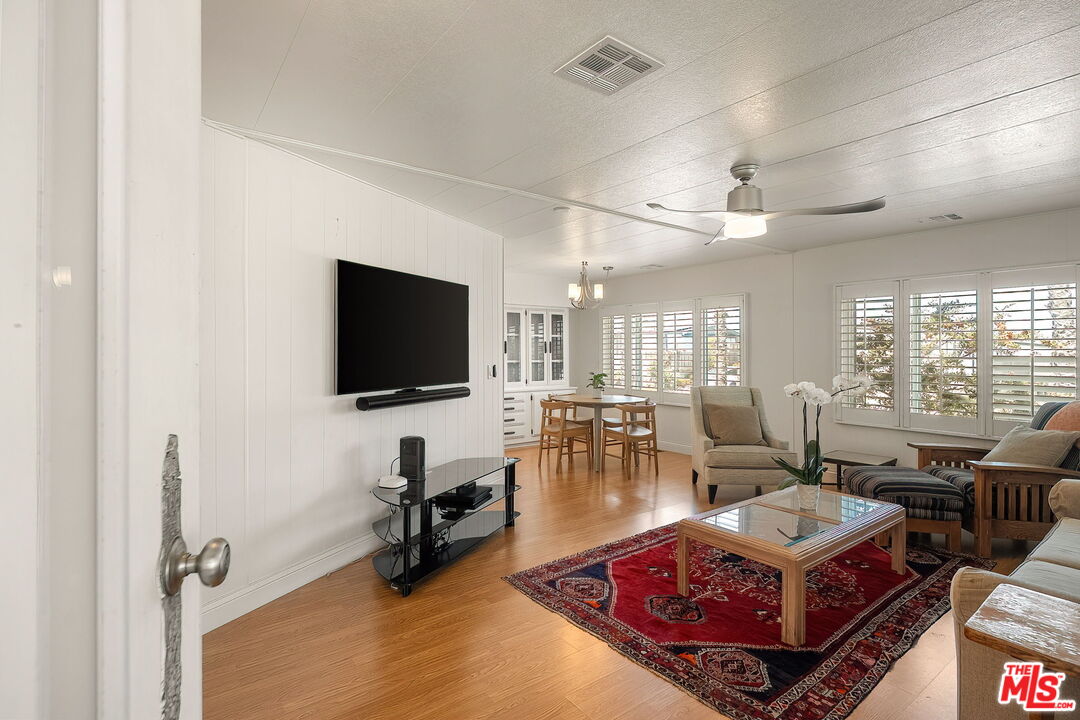 29500 Heathercliff Road, Unit 9 Malibu, CA 90265 - Photo 7 of 34