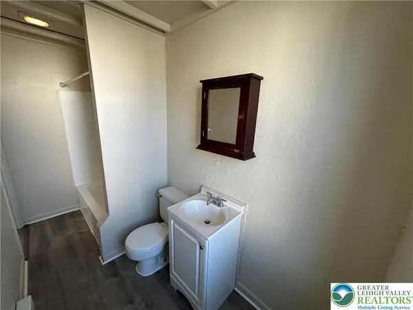 $1,375 | 617 Itaska Street, Bethlehem, PA 18015