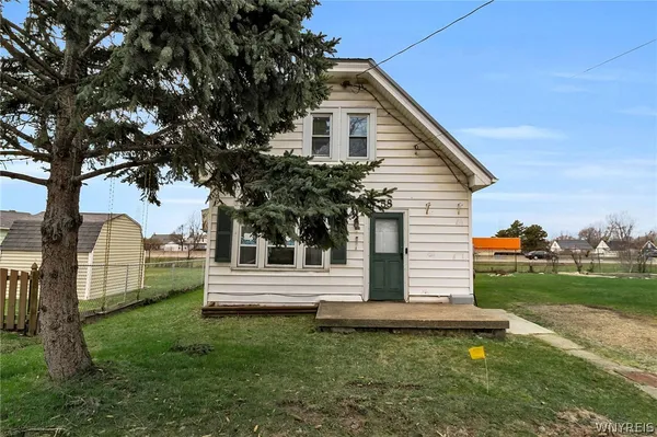 $169,900 | 58 Pinehurst Avenue, Cheektowaga, NY 14225