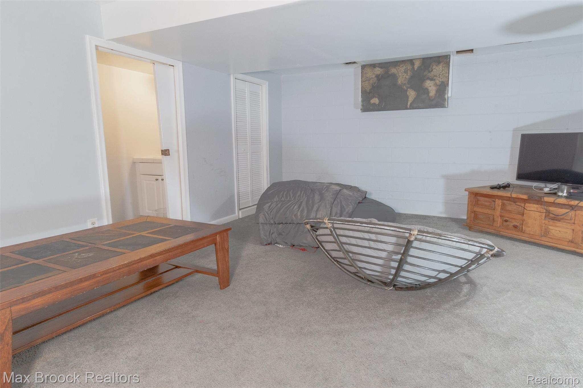 893 Foxhall Road Bloomfield Hills, MI 48304 - Photo 35 of 50 43.jpg