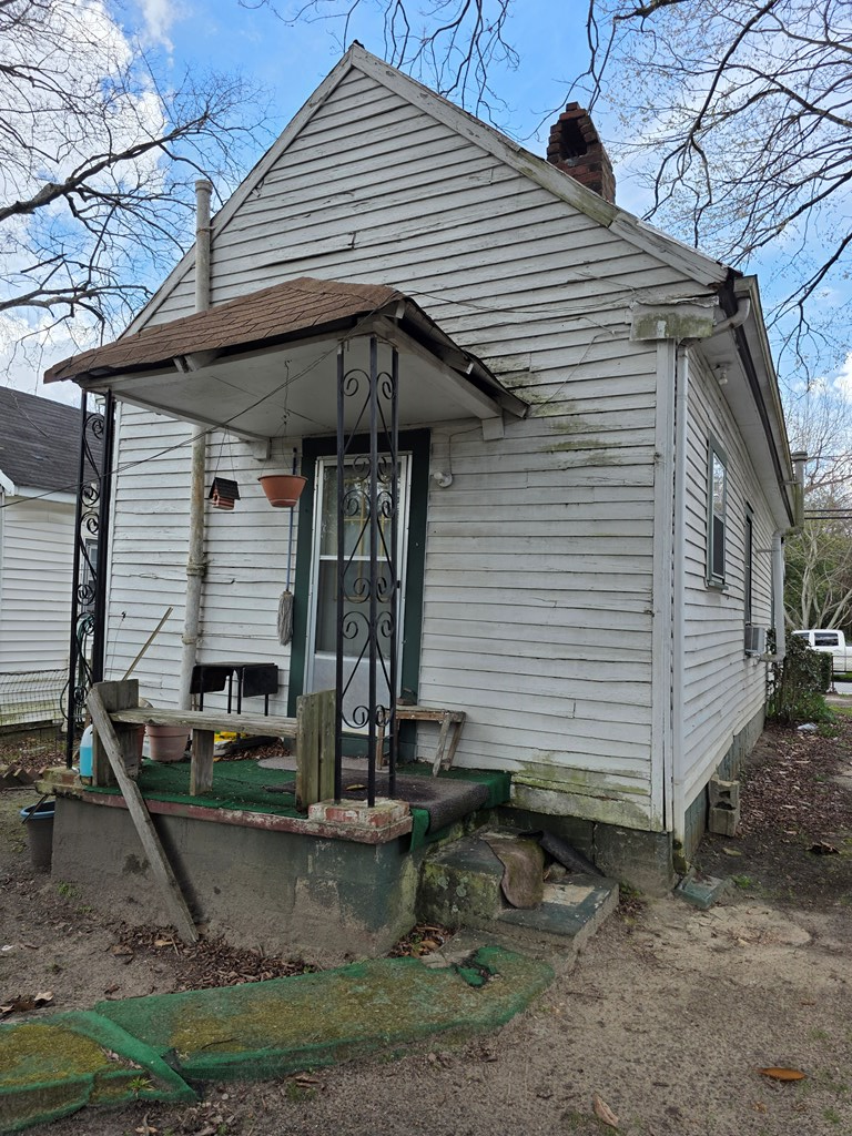 1352 24th Street Columbus, GA 31901 - Photo 13 of 18 a front view of a house with garden