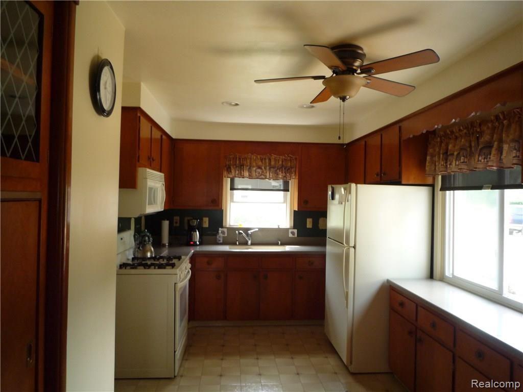 3098 York Road Rochester, MI 48309 - Photo 35 of 91 P1070912.JPG