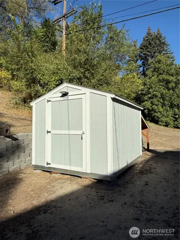 a view of a water yard with an outdoor space