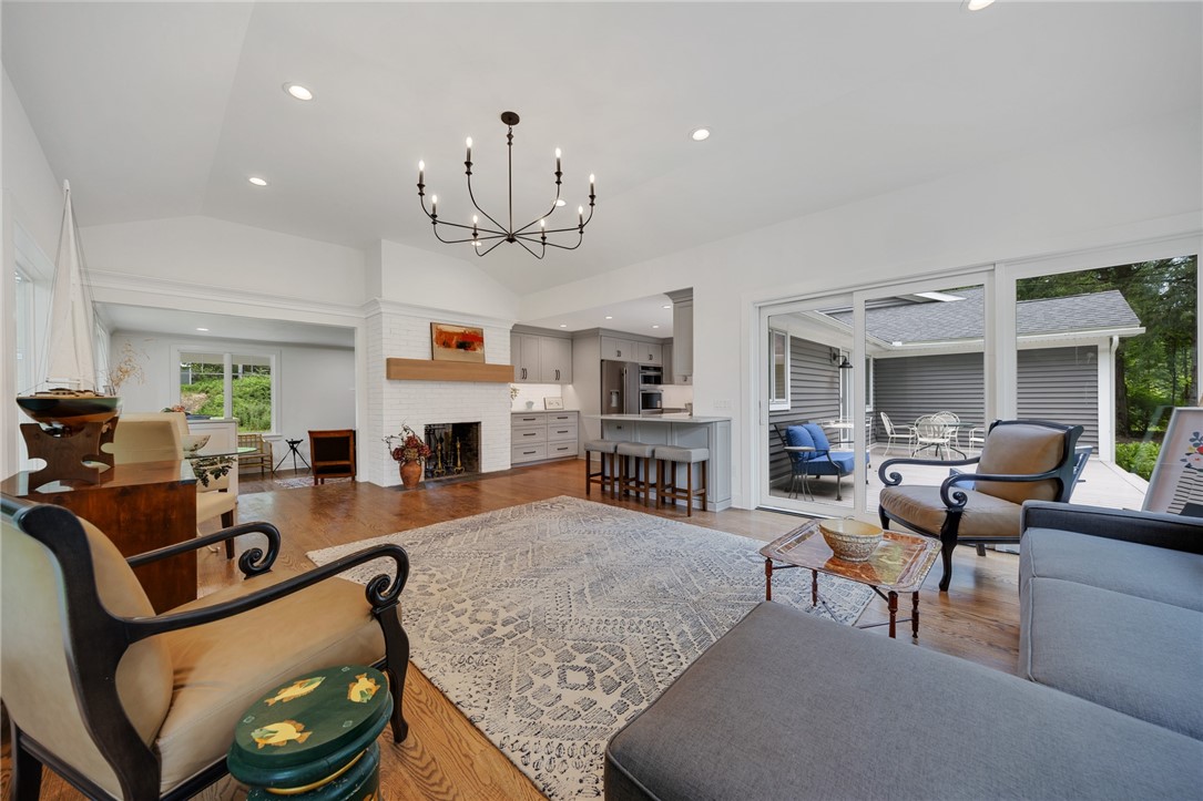 157 Crescent Hill Road Perinton, NY 14534 - Photo 21 of 47 SPECTACULAR CATHEDRAL CEILING GREAT ROOM WITH WALL