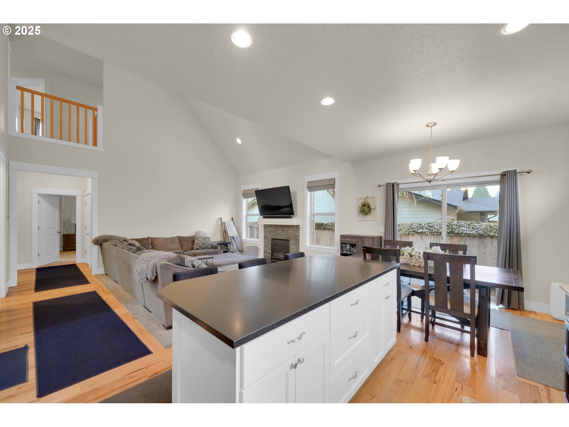 303 Lenore Loop Eugene, OR 97404 - Photo 13 of 41