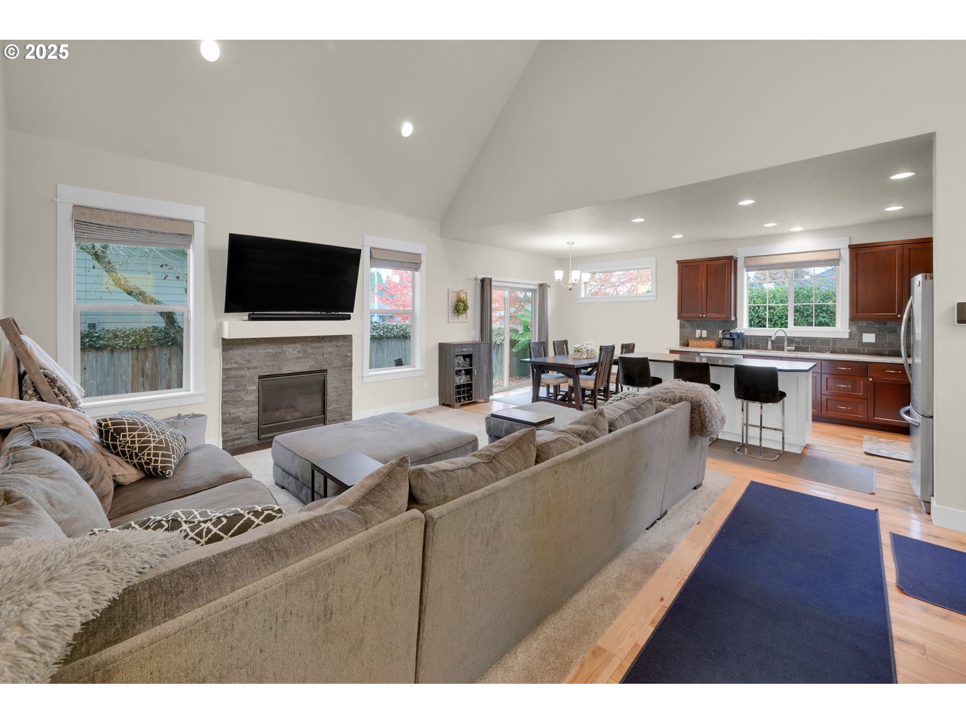 303 Lenore Loop Eugene, OR 97404 - Photo 6 of 41