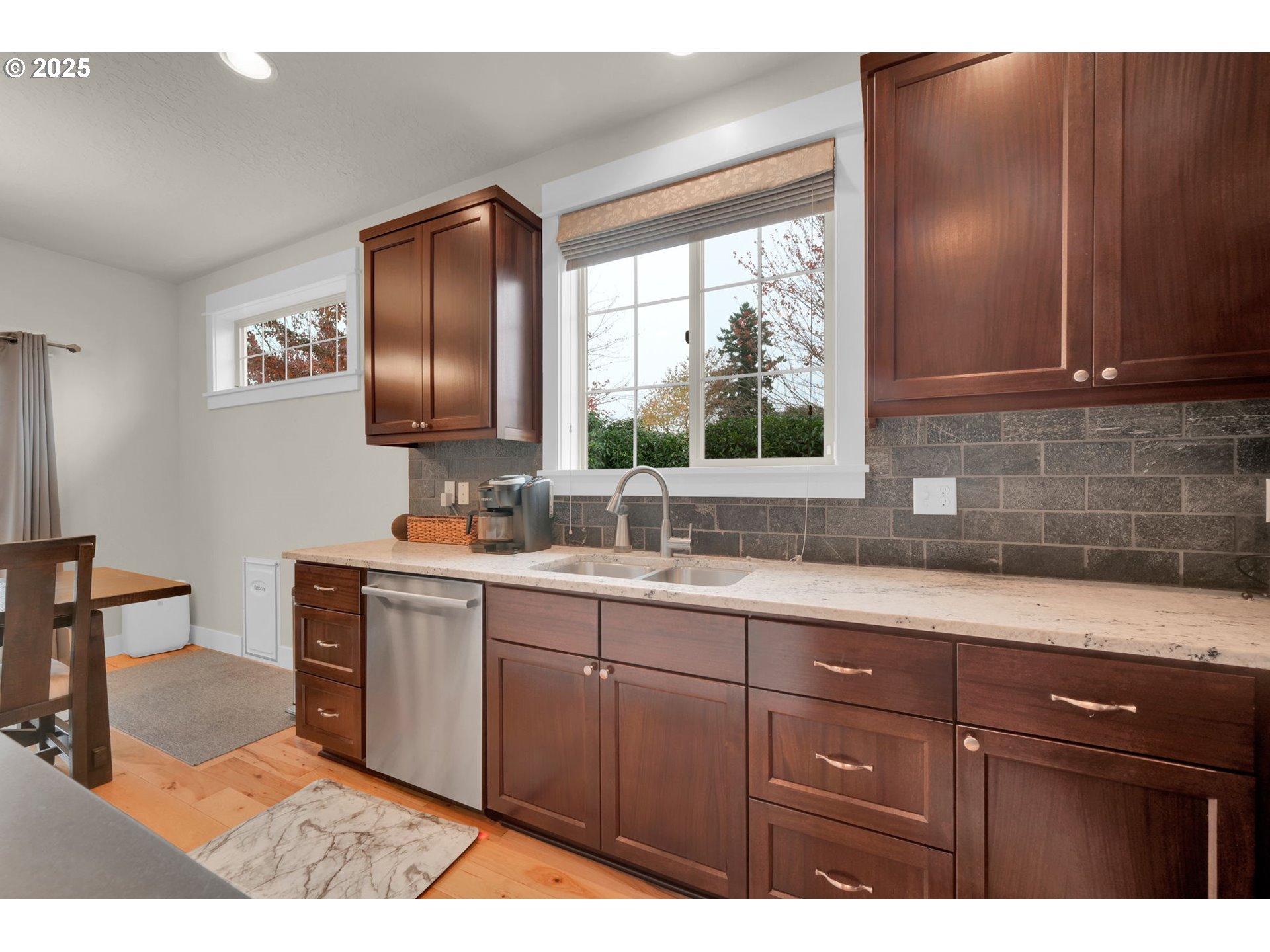 303 Lenore Loop Eugene, OR 97404 - Photo 9 of 41