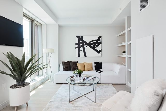 $889,000 | 135 Seaport Boulevard, Unit 1618, Boston, MA 02210