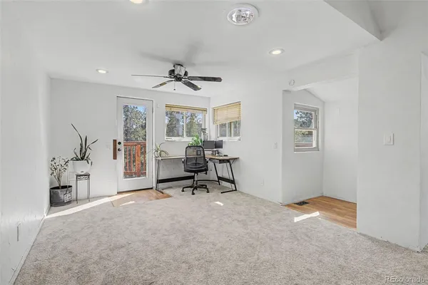 a view of a livingroom with a workspace