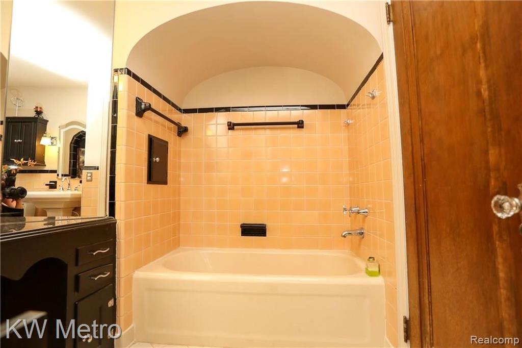 20104 Briarcliff Road Detroit, MI 48221 - Photo 29 of 36