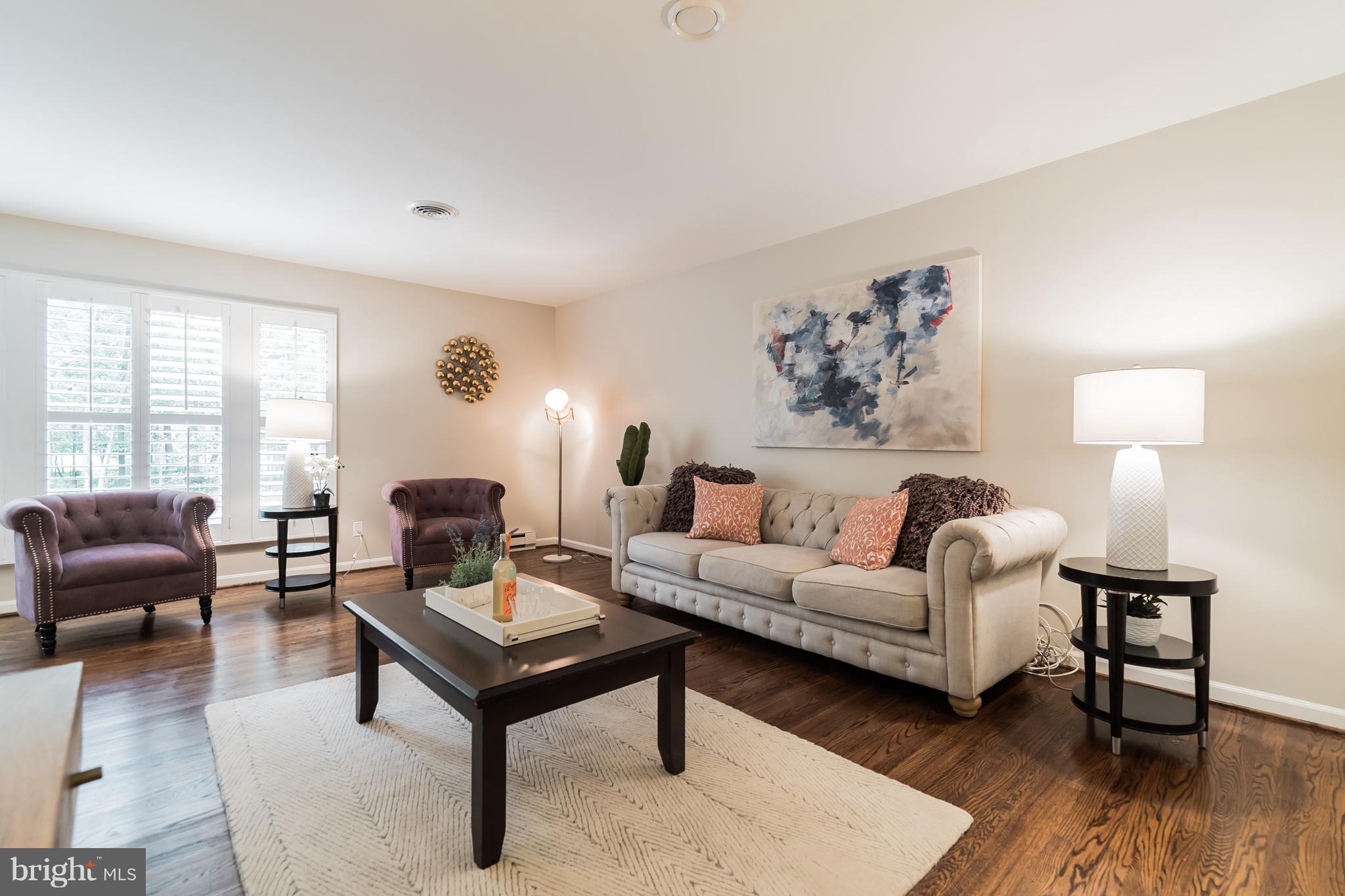 9541 Warfield Road Gaithersburg, MD 20882 - Photo 3 of 29 Living Room