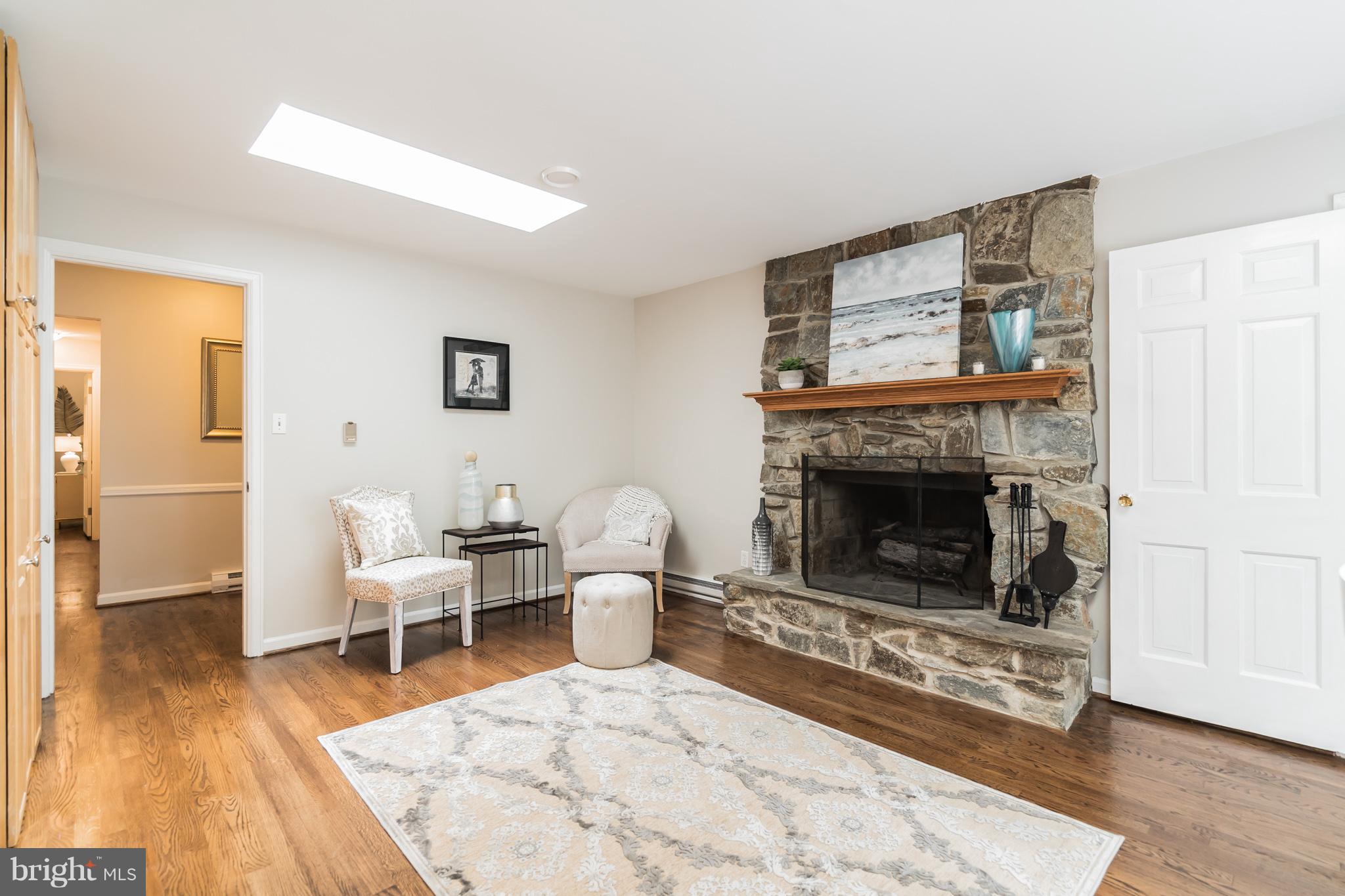 9541 Warfield Road Gaithersburg, MD 20882 - Photo 9 of 29 Great room or family room off kitchen.
